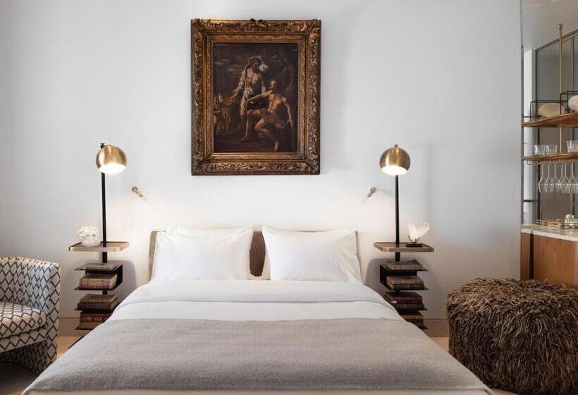 패밀리 아파트, The Dolli At Acropolis, A Hotel To Live