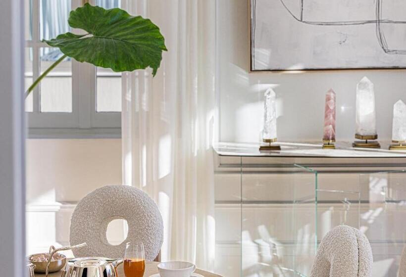 스위트, The Dolli At Acropolis, A Hotel To Live