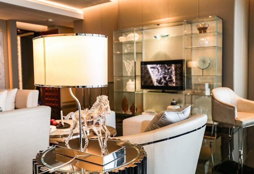سوئیت با چشم‌انداز, J Hotel, Shanghai Tower   Above All Else, Overlooking The Bund