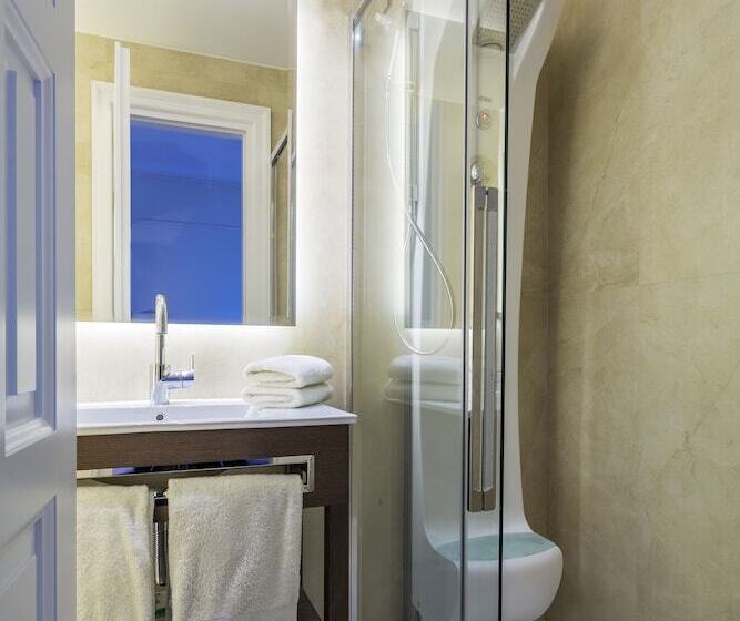 جناح ديلوكس, 3 Sixty Hotel & Suites