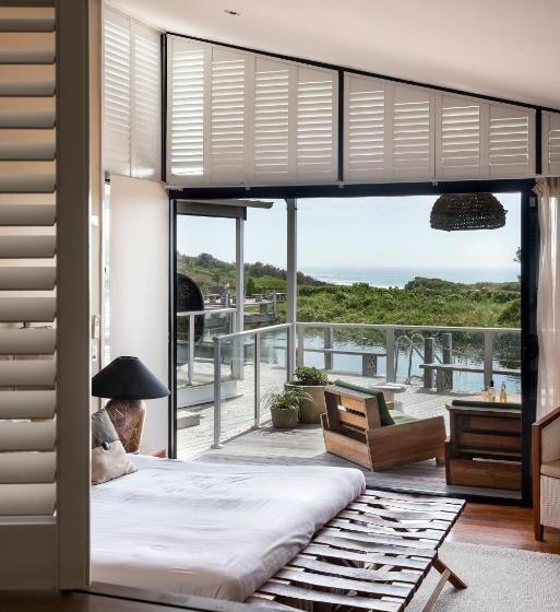 스위트 킹사이즈 침대, Caves Coastal Bar & Bungalows