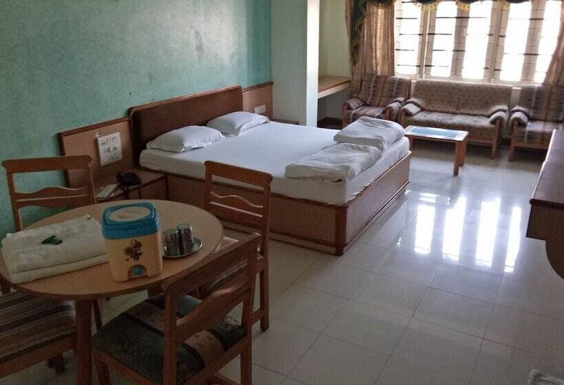 اتاق لوکس, Guruprerna Beacon Resort Dwarka