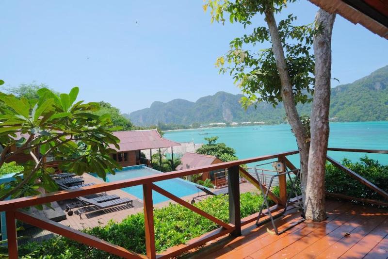 Бунгало Deluxe, The Cobble Beach Hotel  Phi Phi Island
