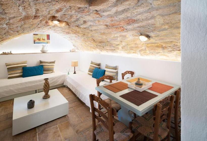Полулюкс Вид на Сад, Menexes Suites Monemvasia