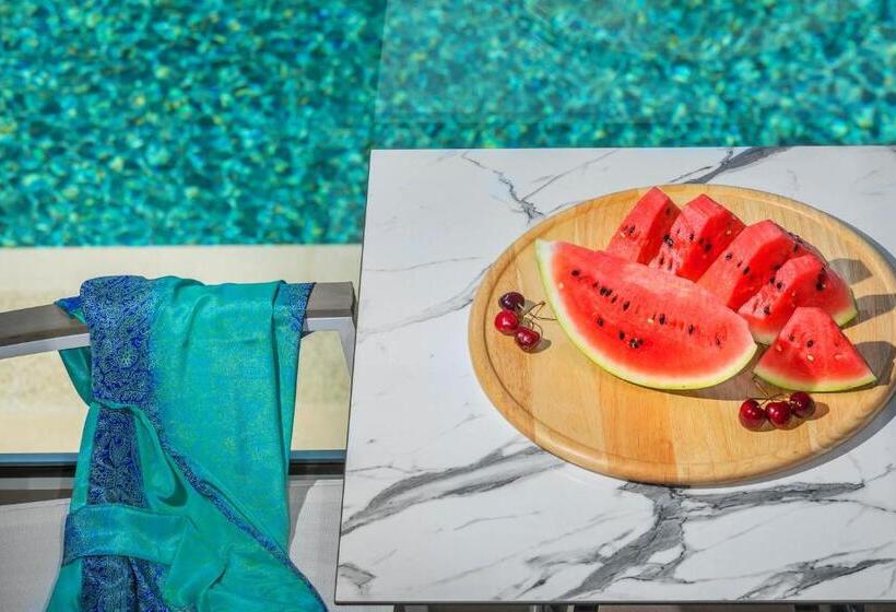 Трехместный Номер Стандарт Вид на Бассейн, Alexmare Hotel Fourka