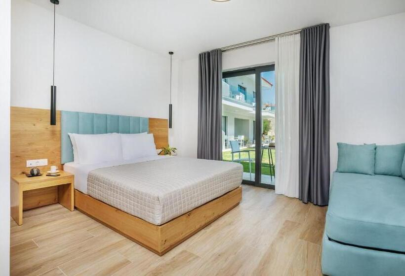 Трехместный Номер Стандарт Вид на Бассейн, Alexmare Hotel Fourka