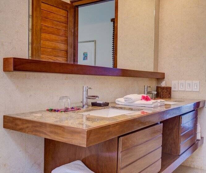 ویلا دلوکس 2 خوابه, Las Verandas Hotel & Villas