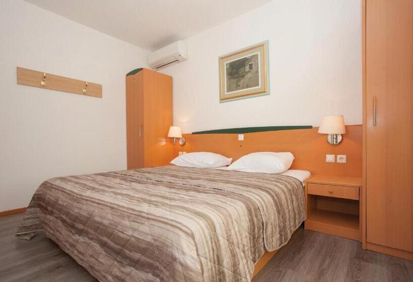침실 1개 아파트, Villas Corinthia