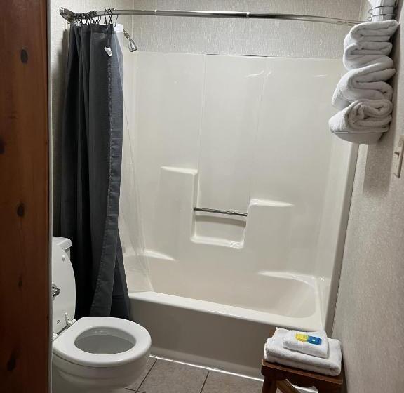 Четырехместный Номер Стандарт, Cedars Motel