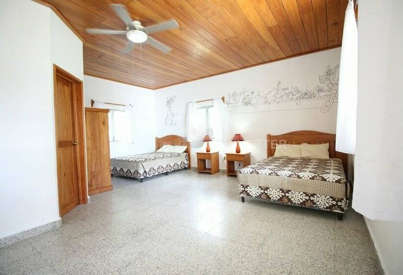 بانگلوی لوکس, Maya Zacpetén Jungle Lodge