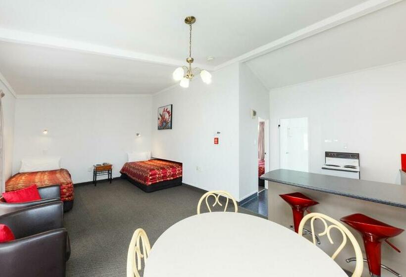 Семейные Апартаменты, Manfeild Park Motel