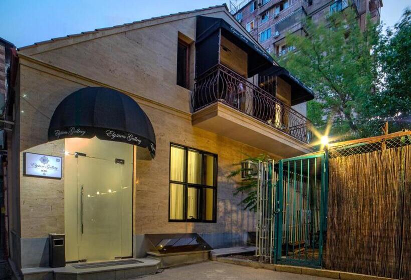 Comfort room with balcony, Elysium Gallery