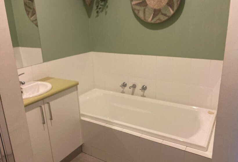 Семейный Номер, Sow And Piglets Guesthouse