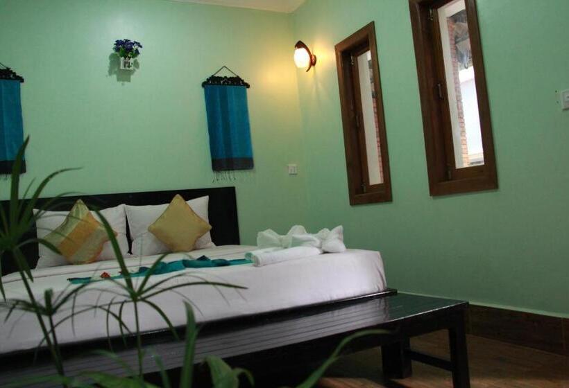 اتاق لوکس, The Coconut House