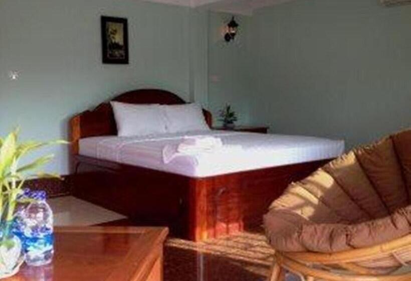 اتاق لوکس, The Coconut House