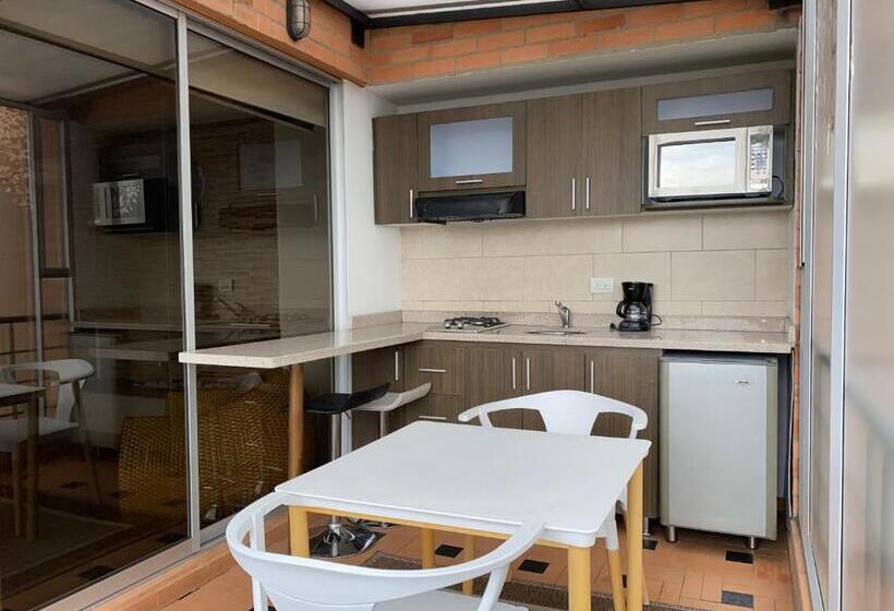 Президентский Люкс, Apartamentos Regency La Feria