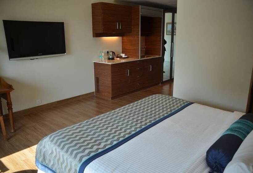 Номер Deluxe, The Lalit Traveller Jaipur