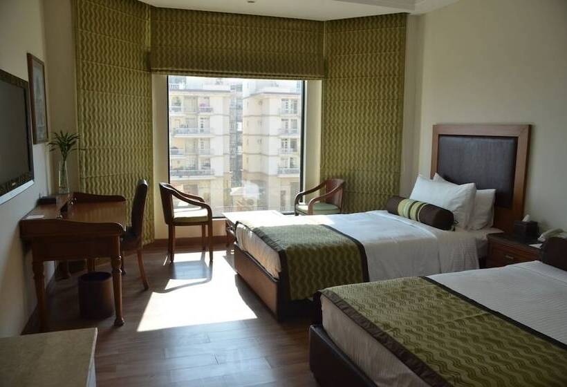 Номер Deluxe, The Lalit Traveller Jaipur