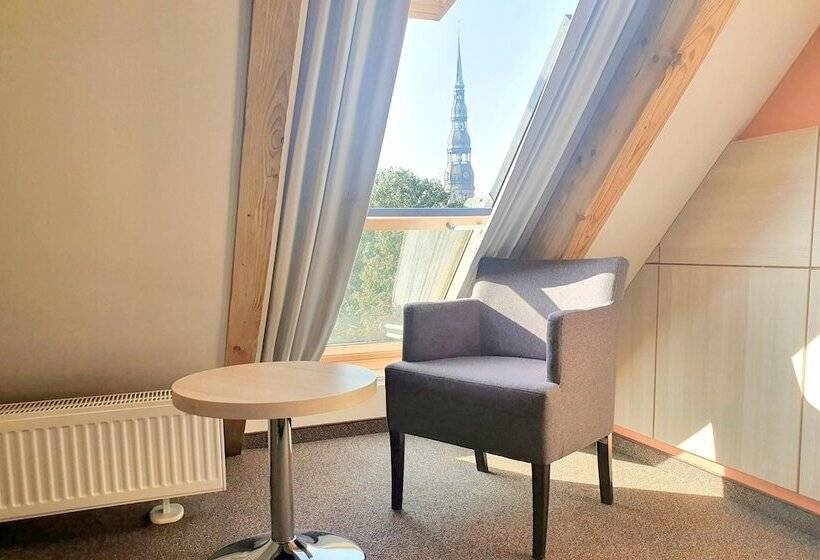 Habitación Estándar Abuhardillada, Wellton Riga Hotel & Spa