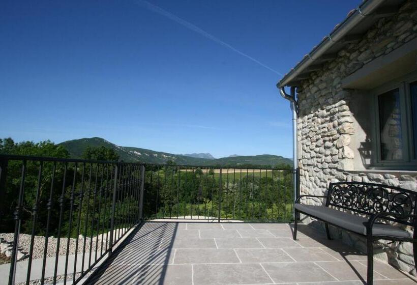 Люкс, Château Les Oliviers De Salettes