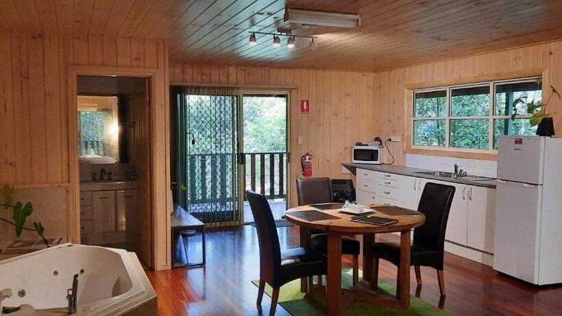 Бунгало Стандарт Вид на Сад, Treetops Montville