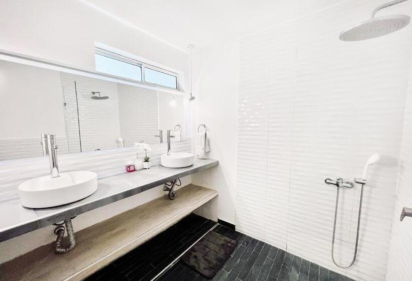 Люкс Повышенной Комфортности, Comunidad Calle 13 Hotel Boutique