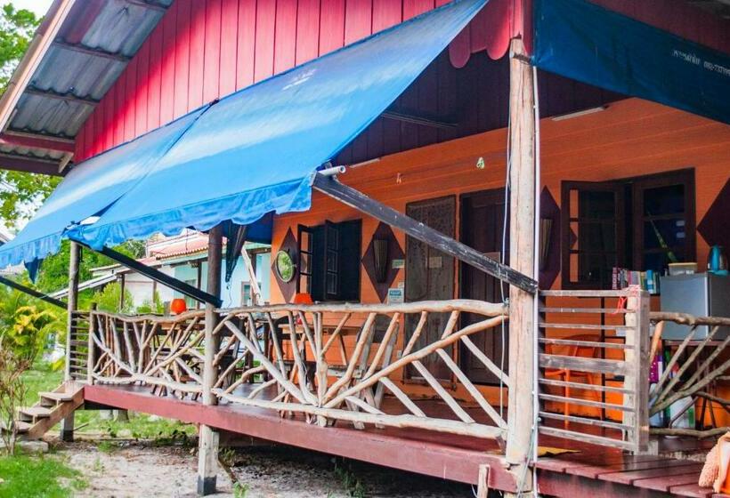 Четырехместный Номер Стандарт с Балконом, Bb Dorm Koh Kood