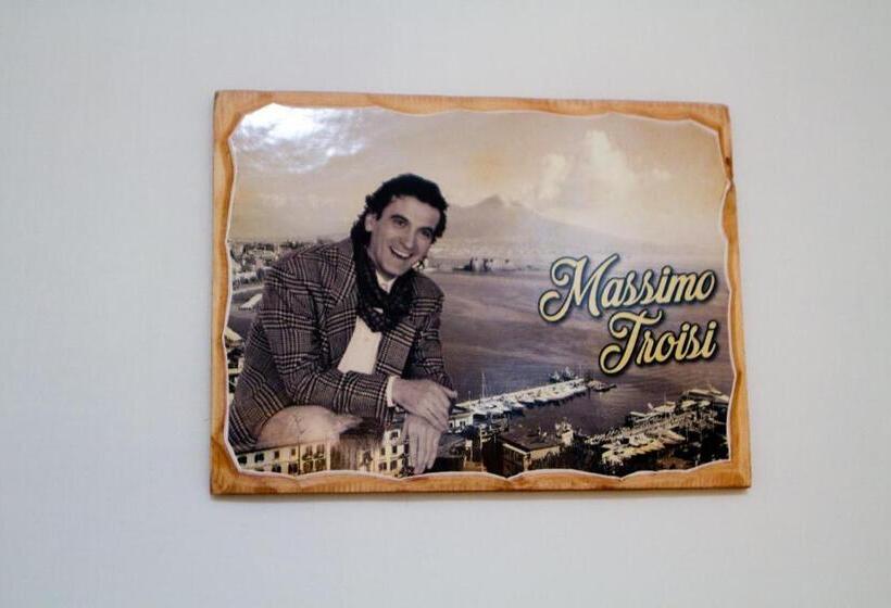 اتاق لوکس, I Sorrisi Di Napoli