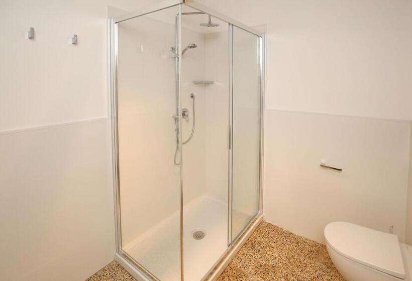 اتاق استاندارد سه نفره, Stazzo La Capanna