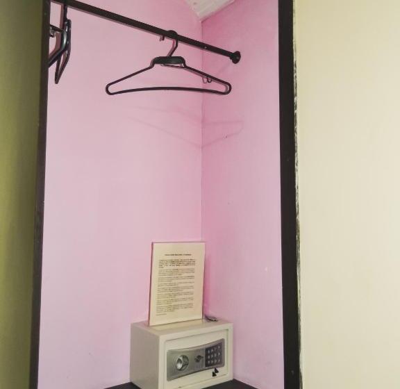 带共用浴室的标准房间, Hostel Stingray