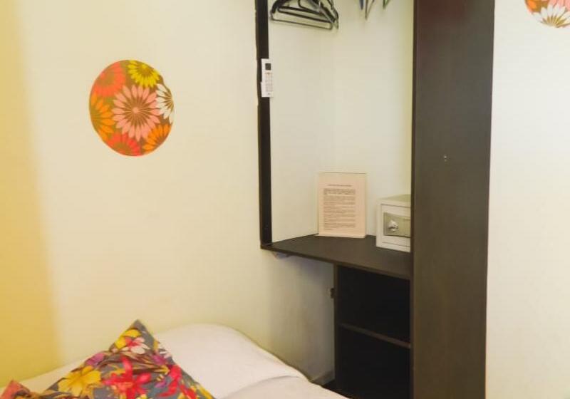经济房, Hostel Stingray