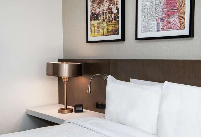 Standard Værelse King Size Seng, Londonhouse Chicago Curio Collection By Hilton