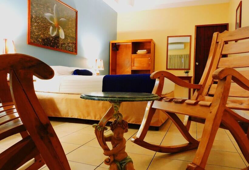 سوییت, Xolotlán   Hostel