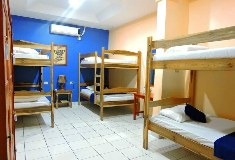 تختخواب در اتاق مشترک, Xolotlán   Hostel