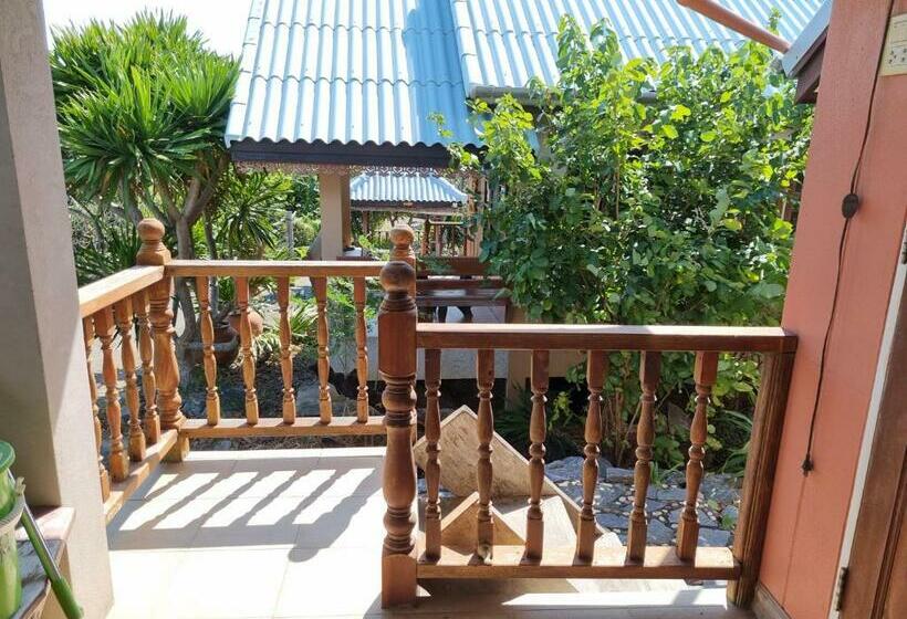 Четырехместный Номер Стандарт Вид на Море, Hello Sichang Bungalow