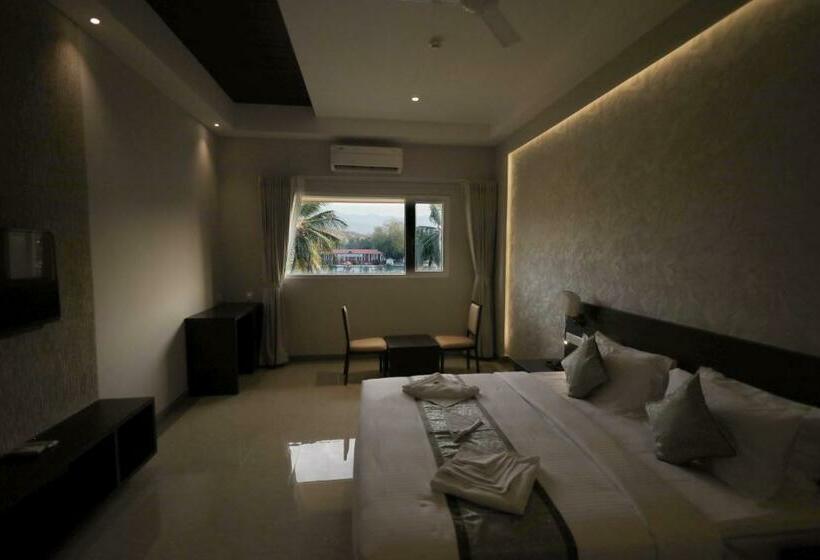Номер Deluxe, Jyothis Residency