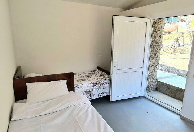 Номер Стандарт Вид на Сад, Budur Guest House