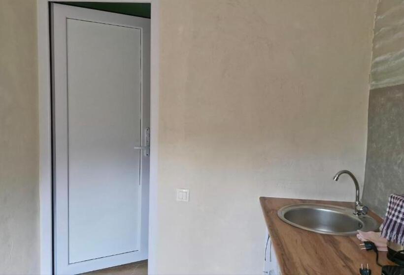 Номер Стандарт Вид на Сад, Budur Guest House