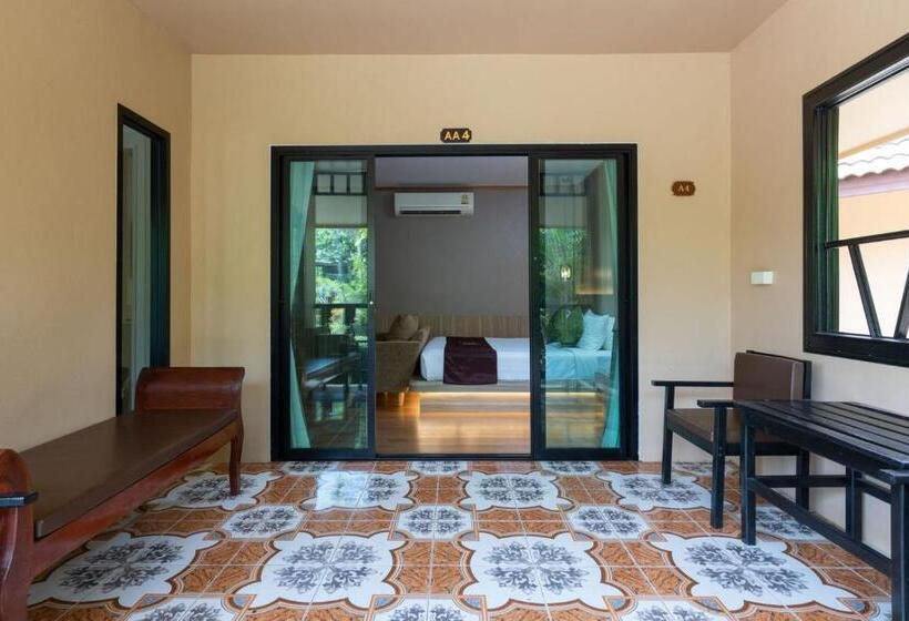 Семейный Номер, Maleedee Bay Resort