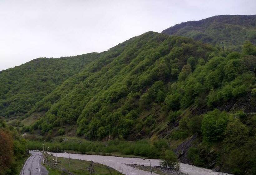 Номер Стандарт Вид на Горы, Chabarukhi