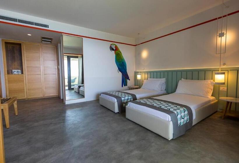 套房配有游泳池, Folie Marine Beach Hotel Club