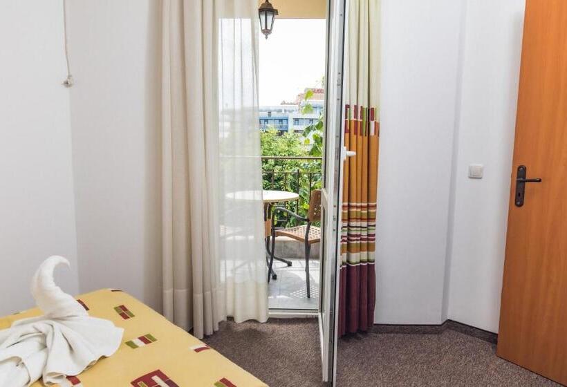 شقة غرفة واحدة, Villa Martina