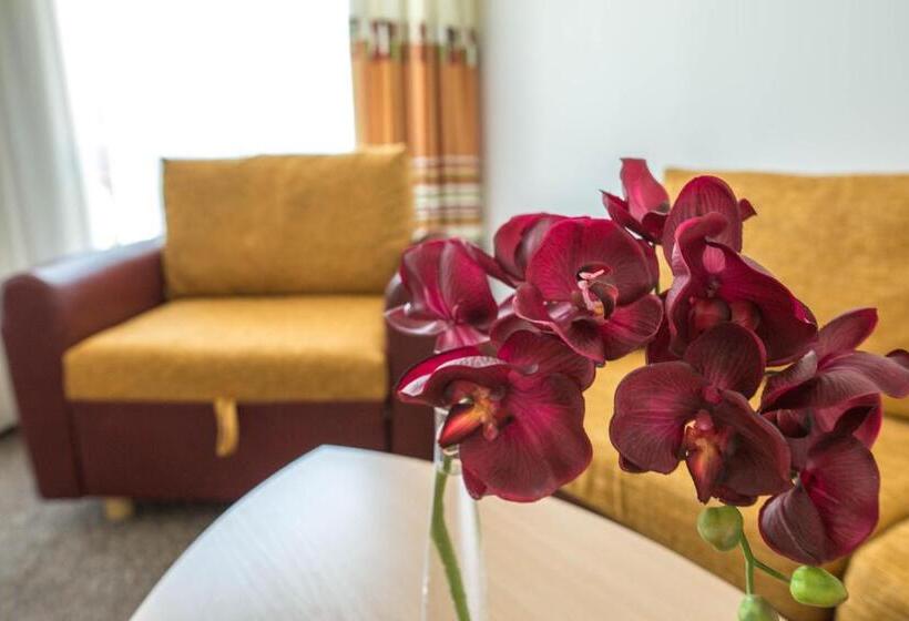 شقة غرفة واحدة, Villa Martina