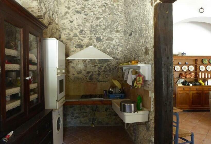 Family Suite, Contrada Guido