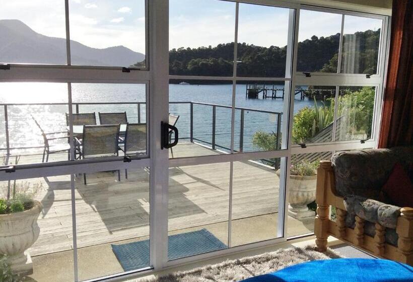 Семейный Номер, Te Mahia Bay Resort