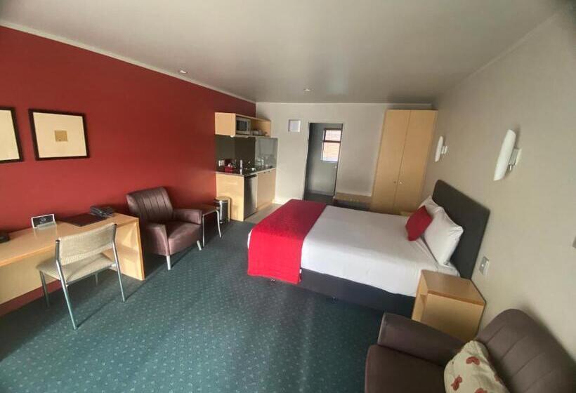 스탠다드 스튜디오, Bentleys Motor Inn