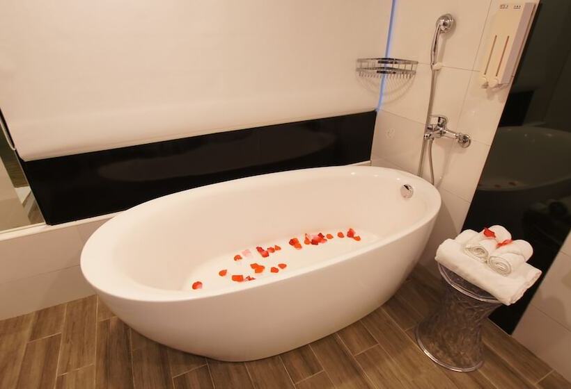 اتاق لوکس, Colors Infinity Inn
