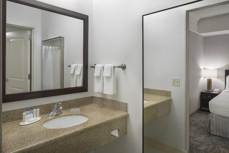 اتاق لوکس خانوادگی, Colors Infinity Inn