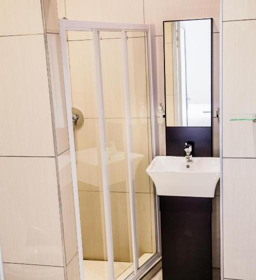 带大床的标准间, Nauntons Guest House