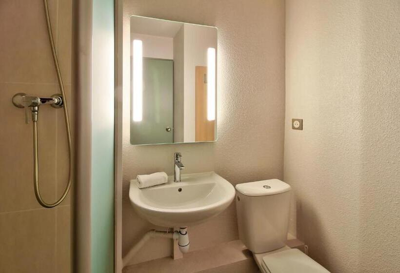Pokój Standard Trzyosobowy, B&b Hotel Beaune Sud 1 Palais Des Congrès